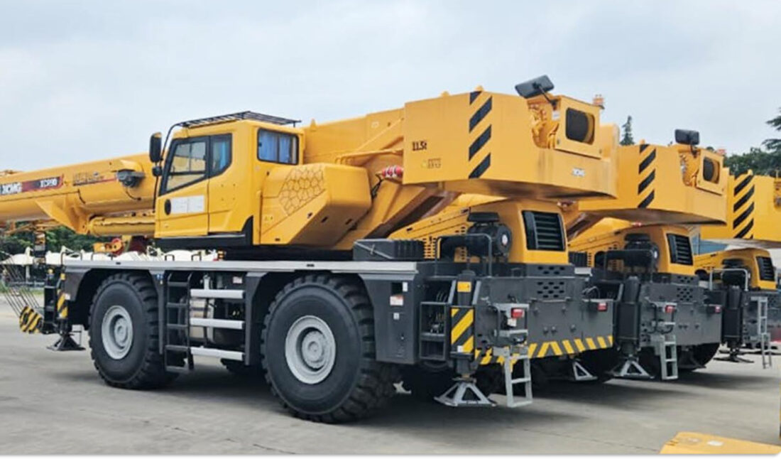 Heavy equipment crane for campaign support