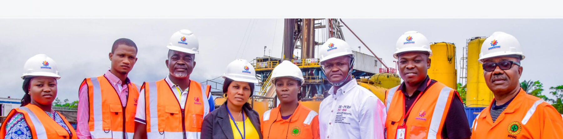 Samnomi HSE and field team on an oilfield site